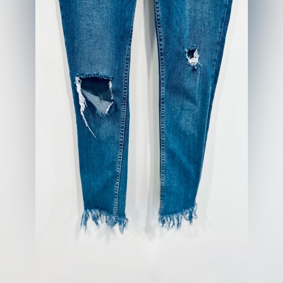 Free People Great Heights Distressed Skinny Jeans Frayed Hem Size 27 - Picture 2 of 9